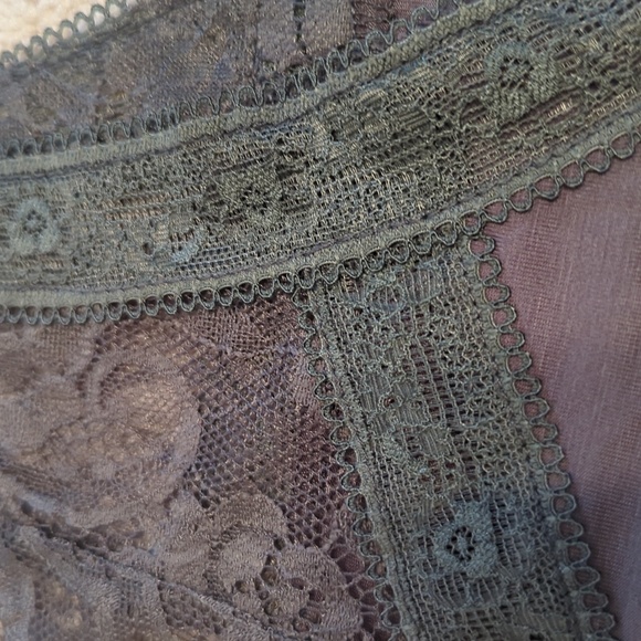 Lace sleeve v neck - Impressions boutique - Picture 7 of 7